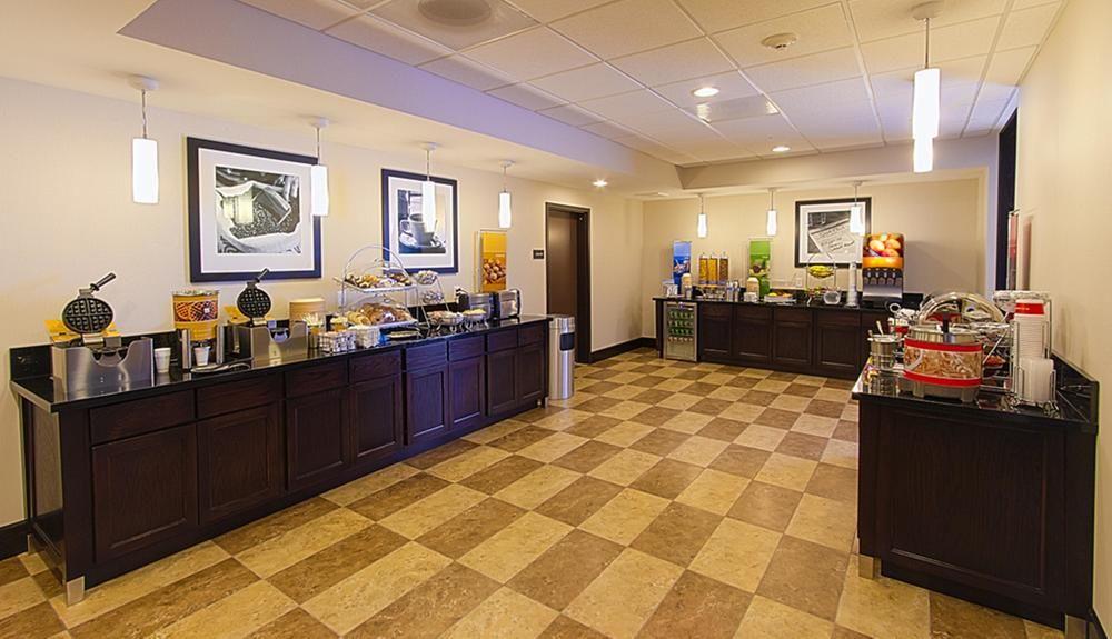 Hampton Inn Dekalb - Near The University Екстериор снимка