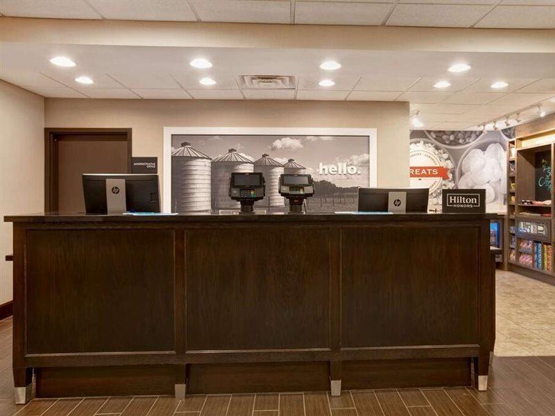 Hampton Inn Dekalb - Near The University Екстериор снимка