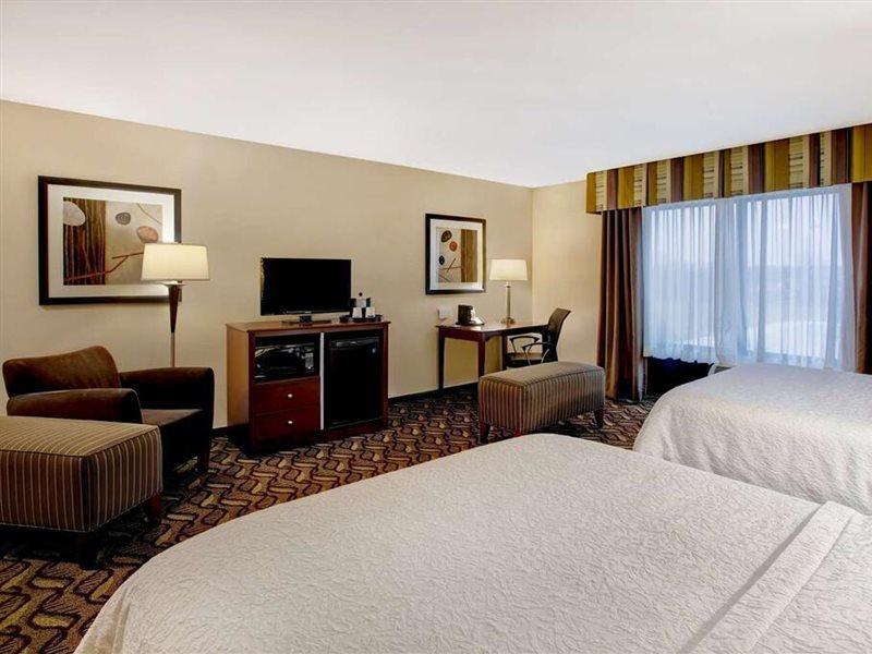 Hampton Inn Dekalb - Near The University Екстериор снимка