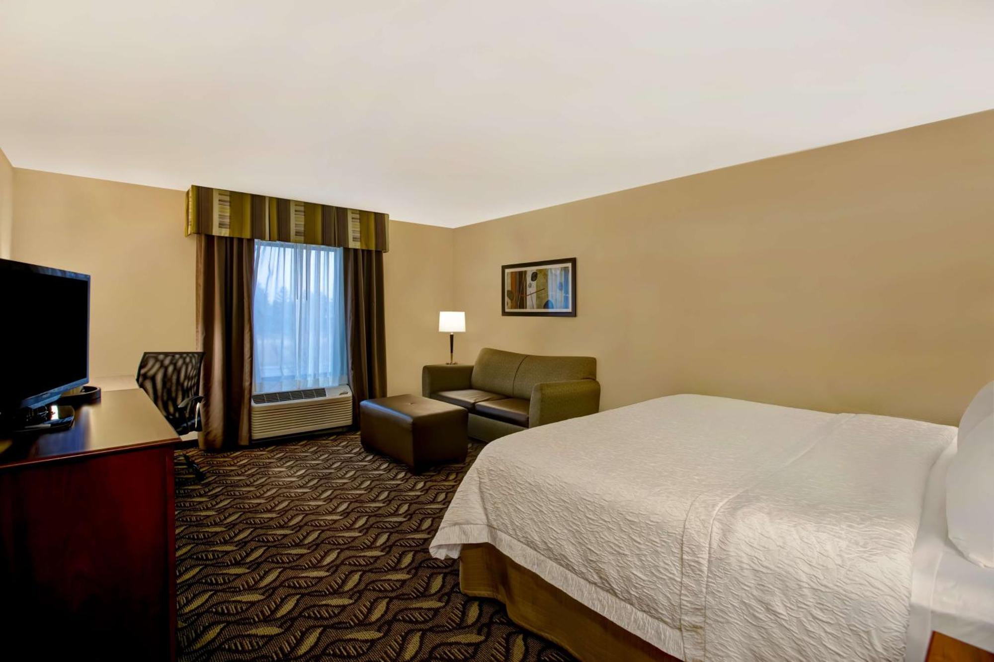 Hampton Inn Dekalb - Near The University Екстериор снимка