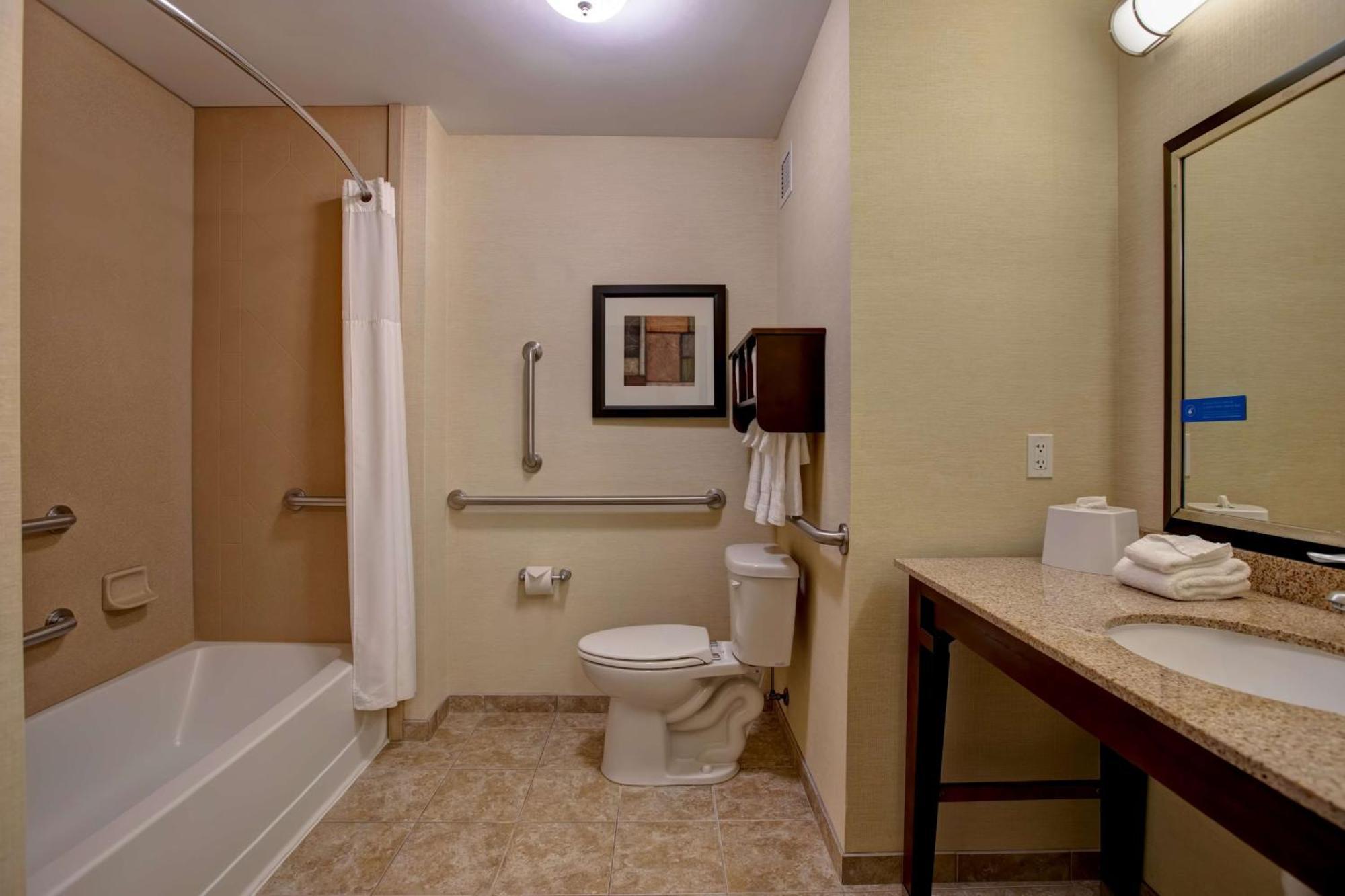 Hampton Inn Dekalb - Near The University Екстериор снимка