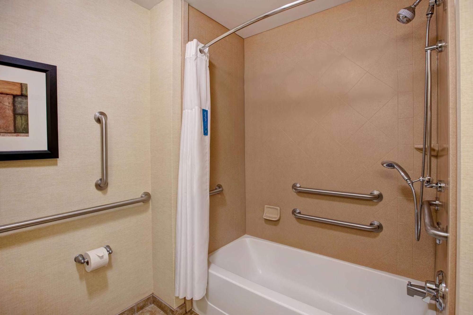 Hampton Inn Dekalb - Near The University Екстериор снимка