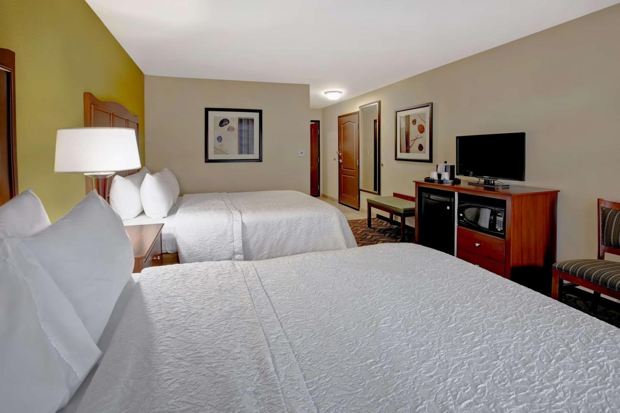 Hampton Inn Dekalb - Near The University Екстериор снимка