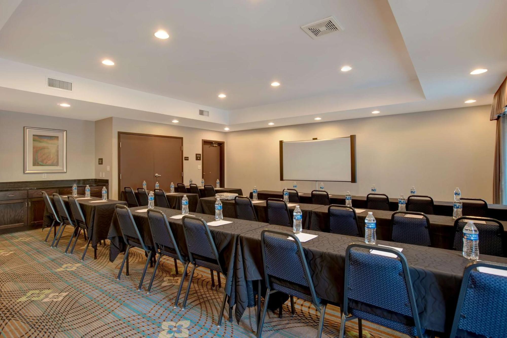 Hampton Inn Dekalb - Near The University Екстериор снимка