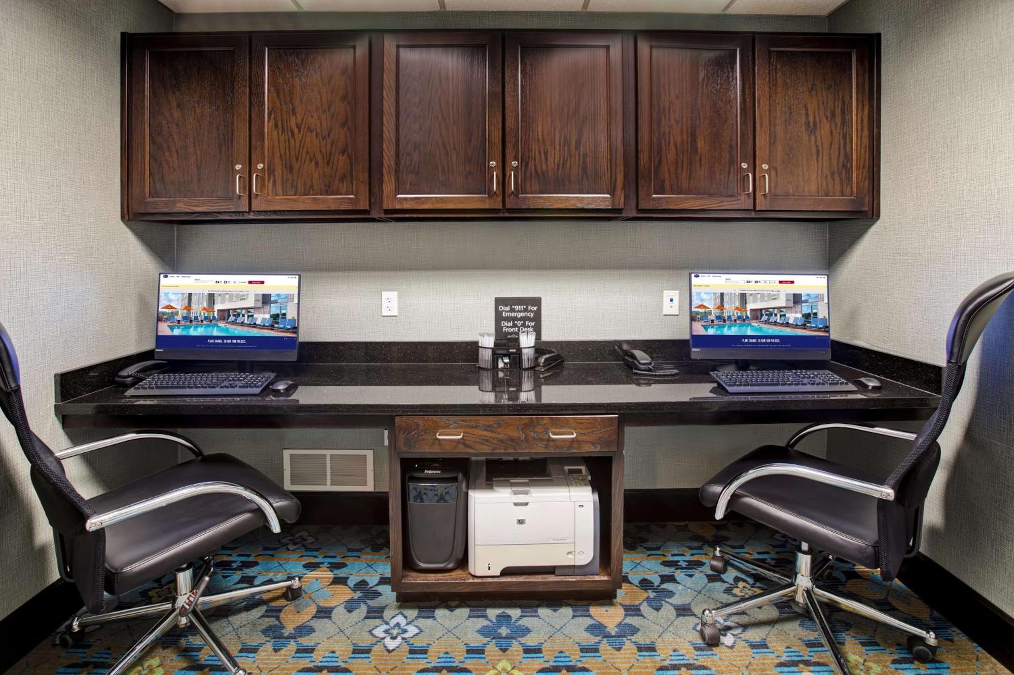 Hampton Inn Dekalb - Near The University Екстериор снимка