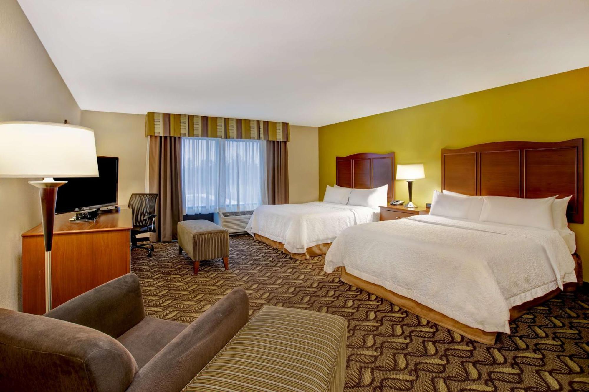 Hampton Inn Dekalb - Near The University Екстериор снимка