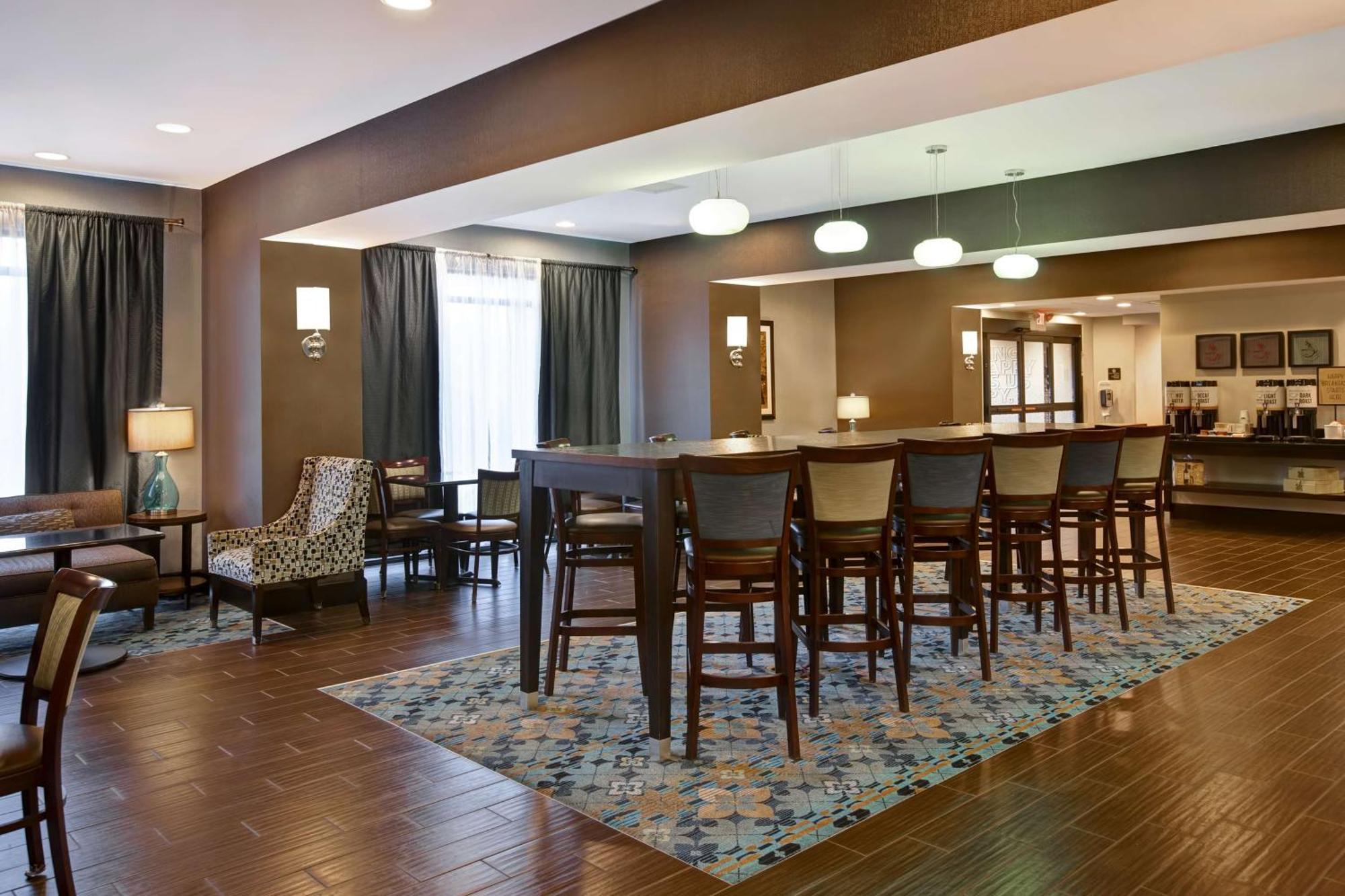 Hampton Inn Dekalb - Near The University Екстериор снимка