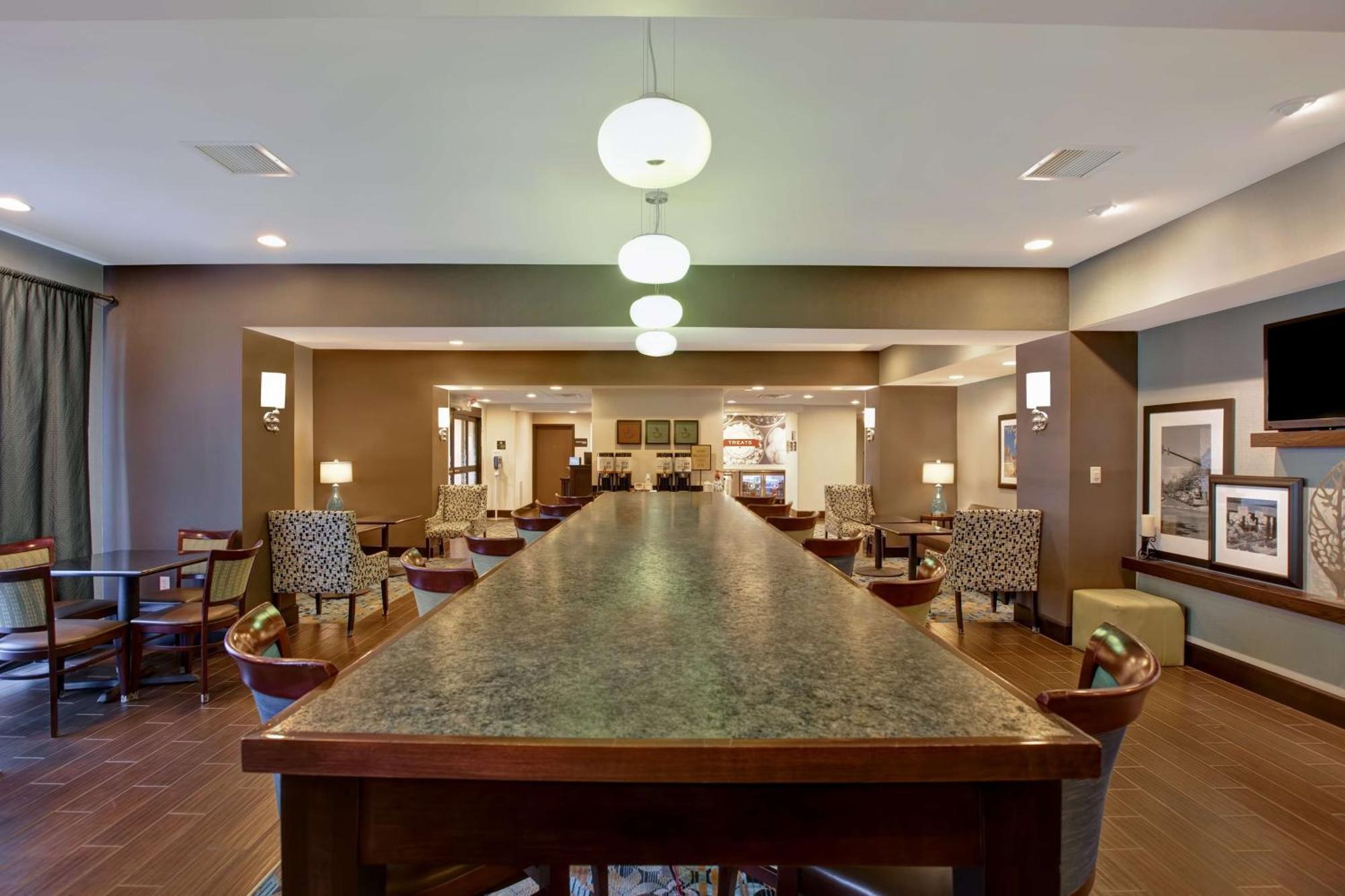 Hampton Inn Dekalb - Near The University Екстериор снимка