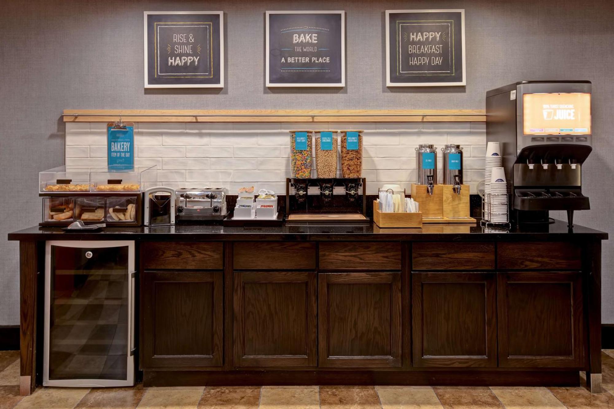 Hampton Inn Dekalb - Near The University Екстериор снимка
