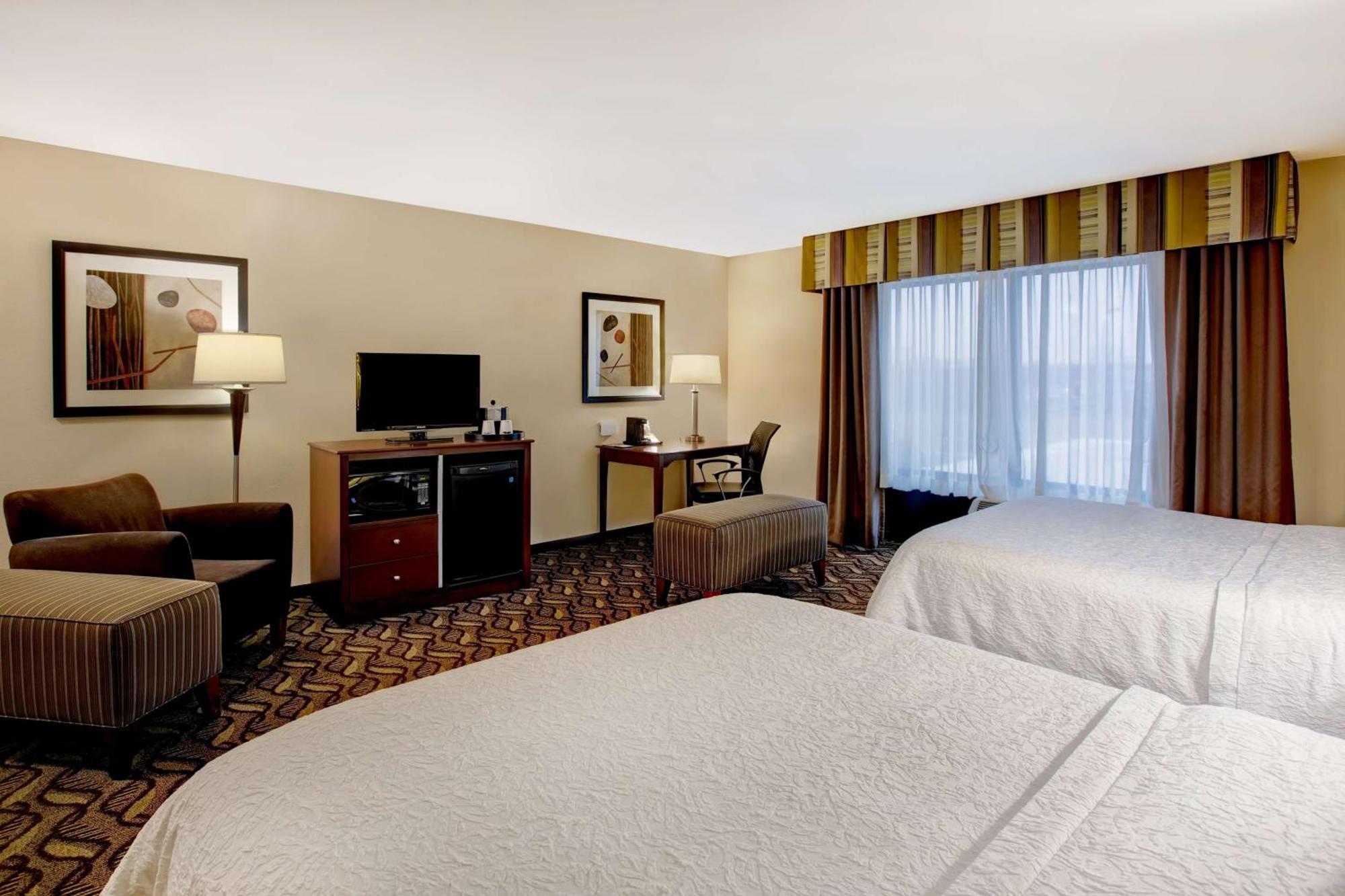 Hampton Inn Dekalb - Near The University Екстериор снимка