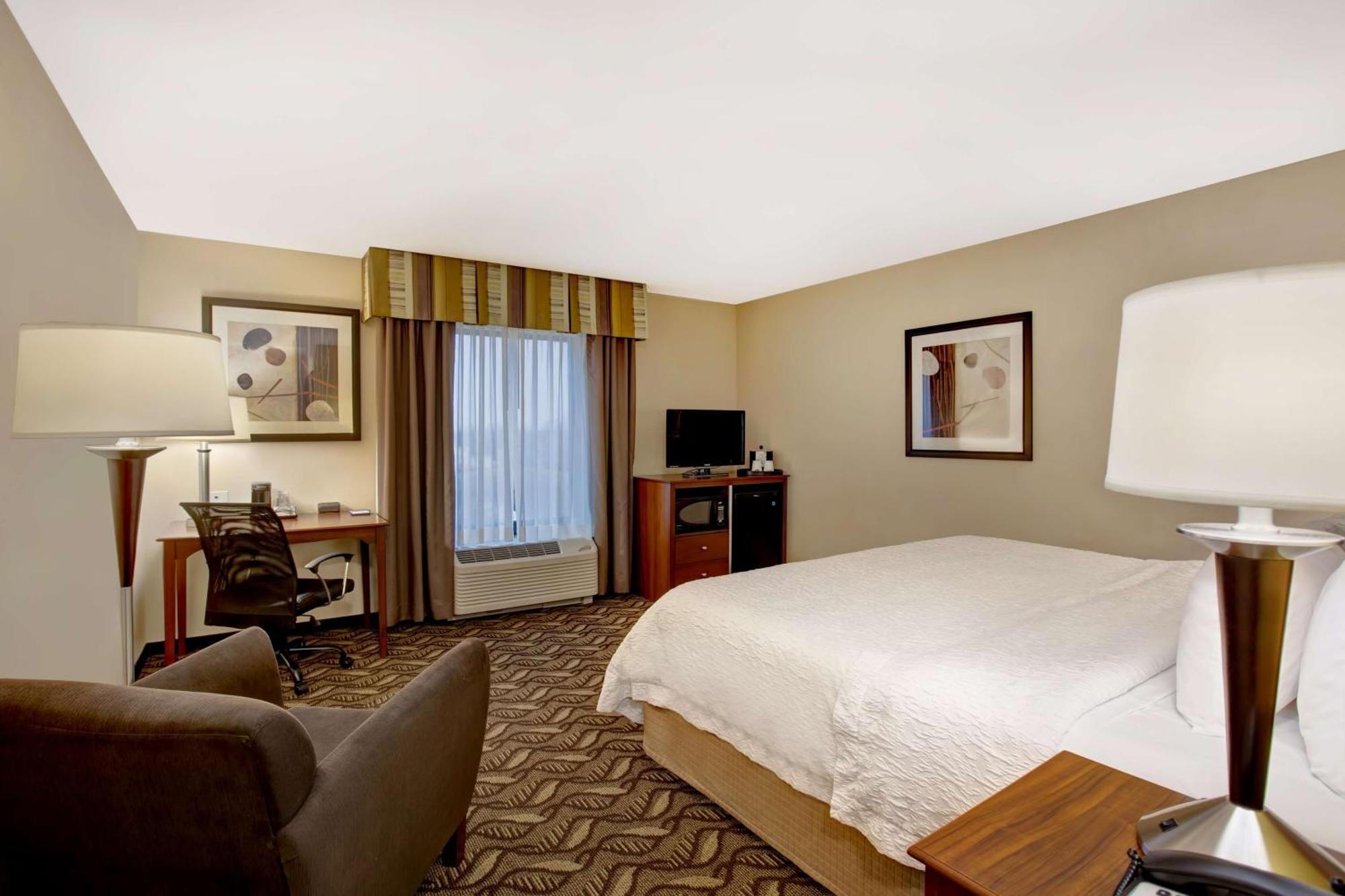 Hampton Inn Dekalb - Near The University Екстериор снимка