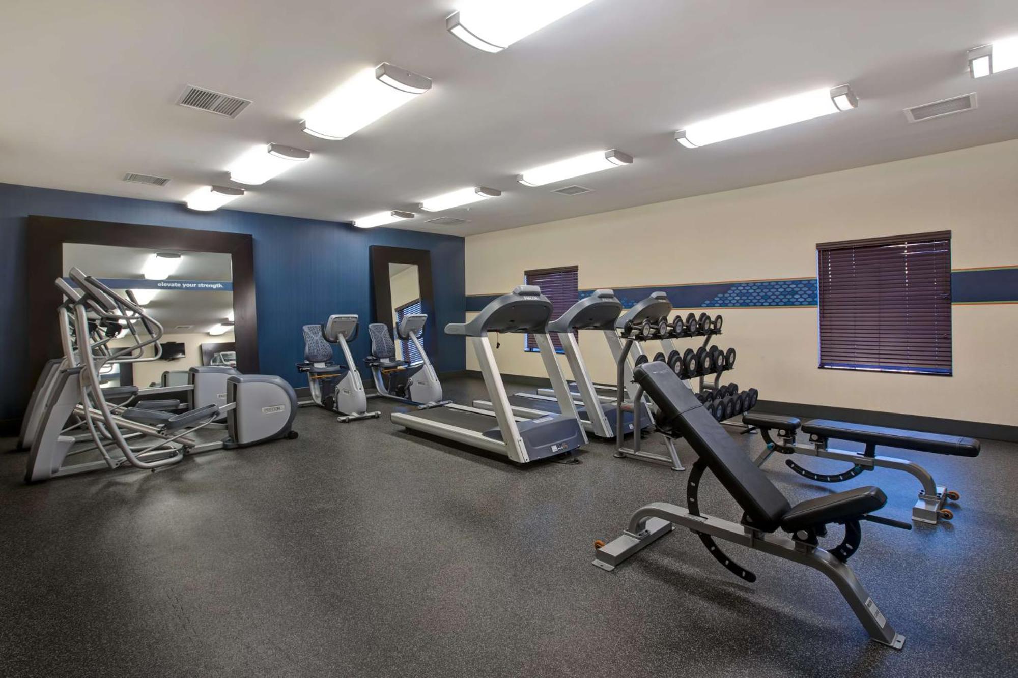 Hampton Inn Dekalb - Near The University Екстериор снимка