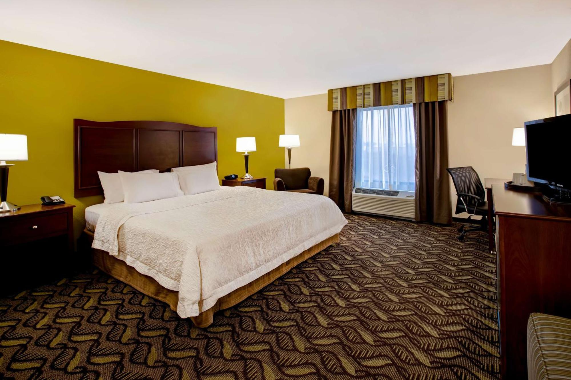 Hampton Inn Dekalb - Near The University Екстериор снимка