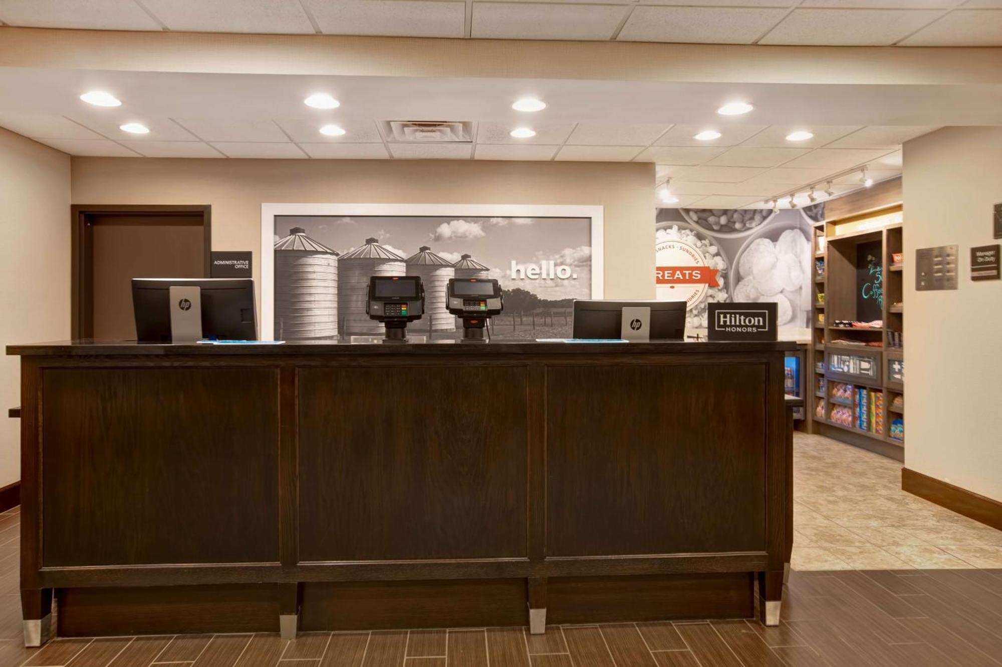 Hampton Inn Dekalb - Near The University Екстериор снимка