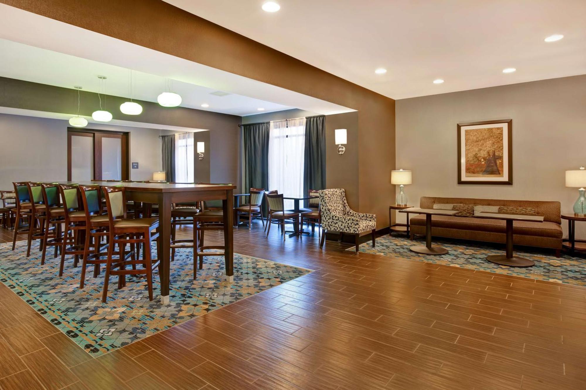 Hampton Inn Dekalb - Near The University Екстериор снимка