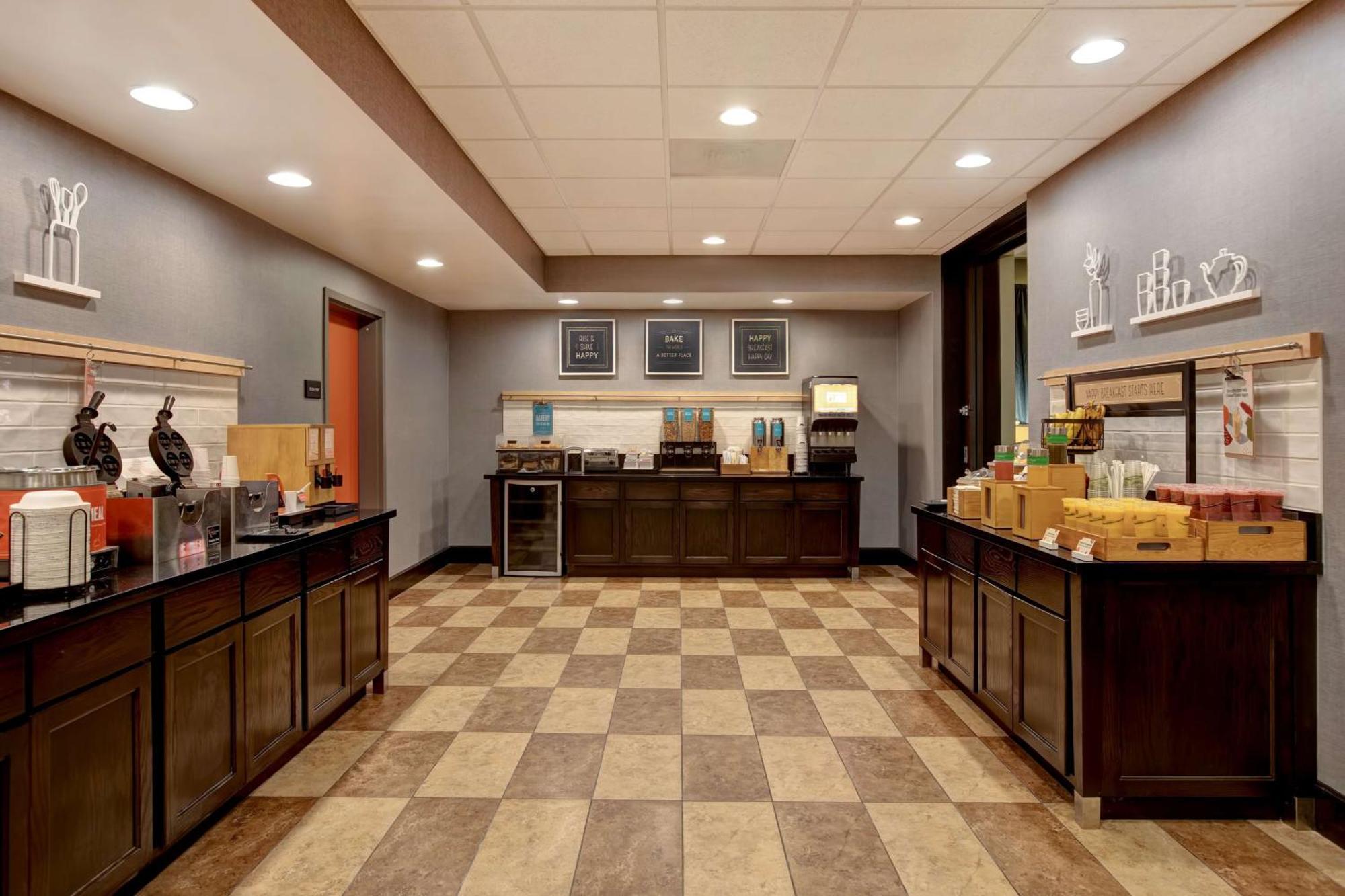 Hampton Inn Dekalb - Near The University Екстериор снимка