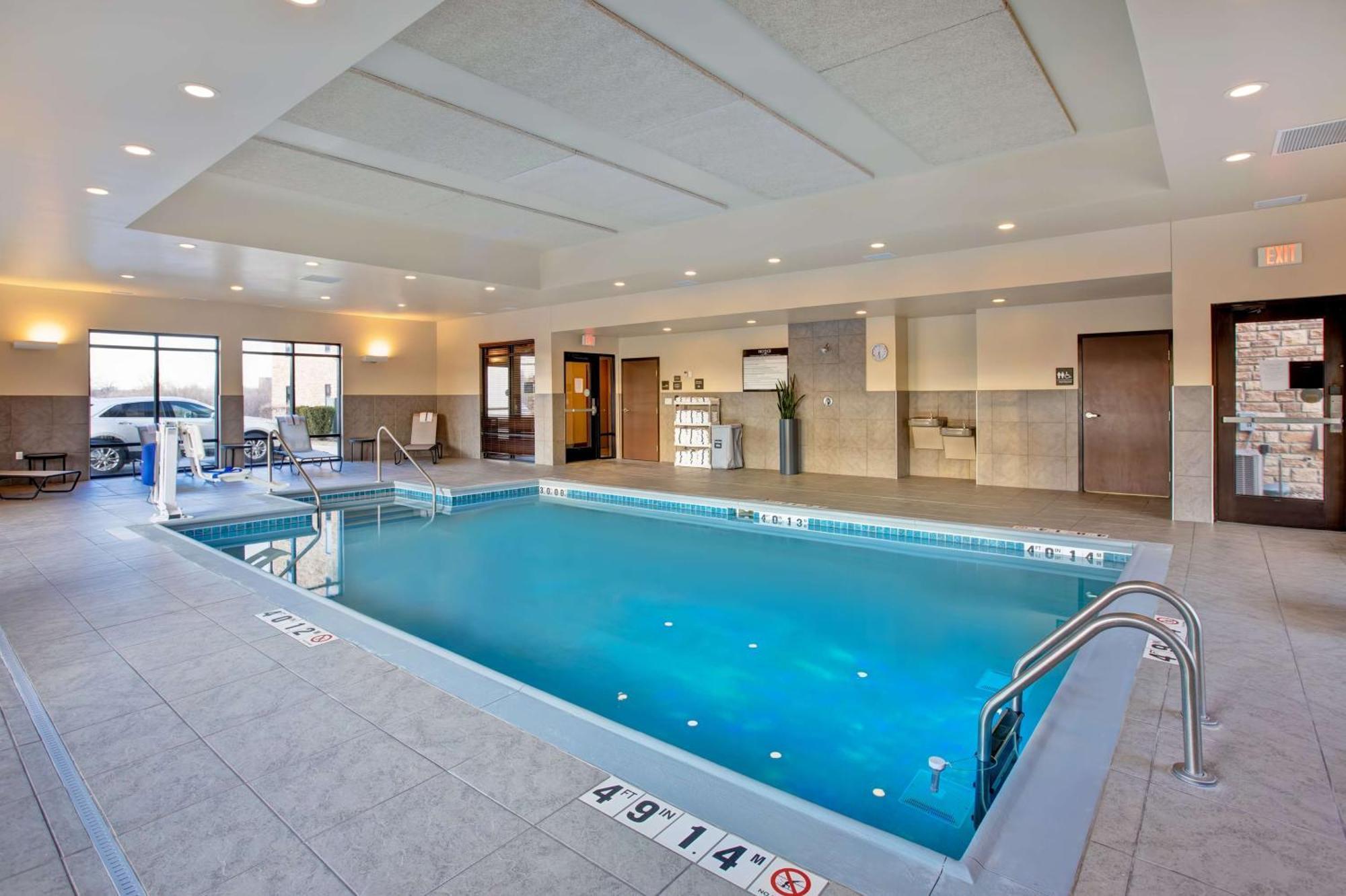 Hampton Inn Dekalb - Near The University Екстериор снимка