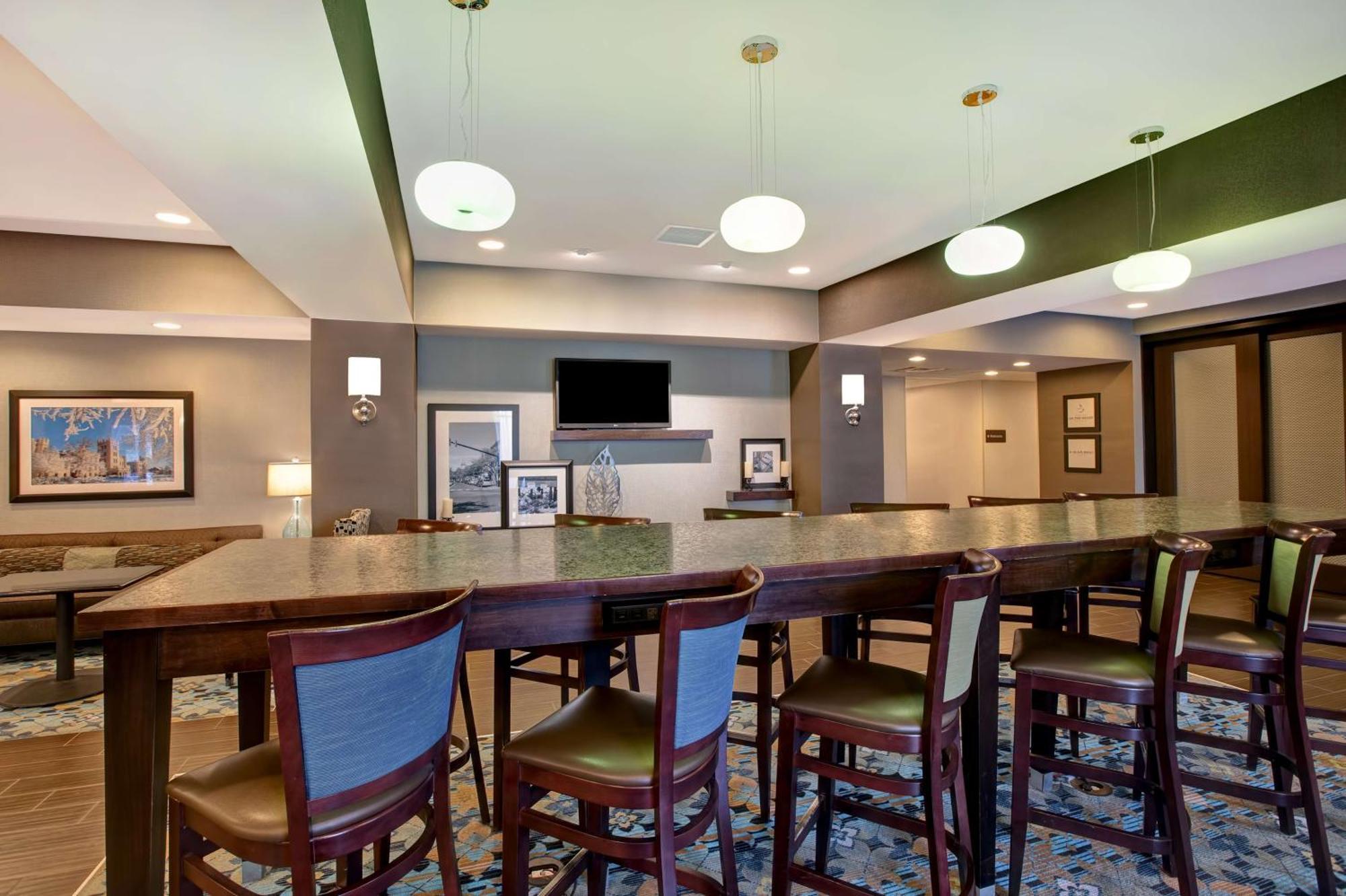 Hampton Inn Dekalb - Near The University Екстериор снимка