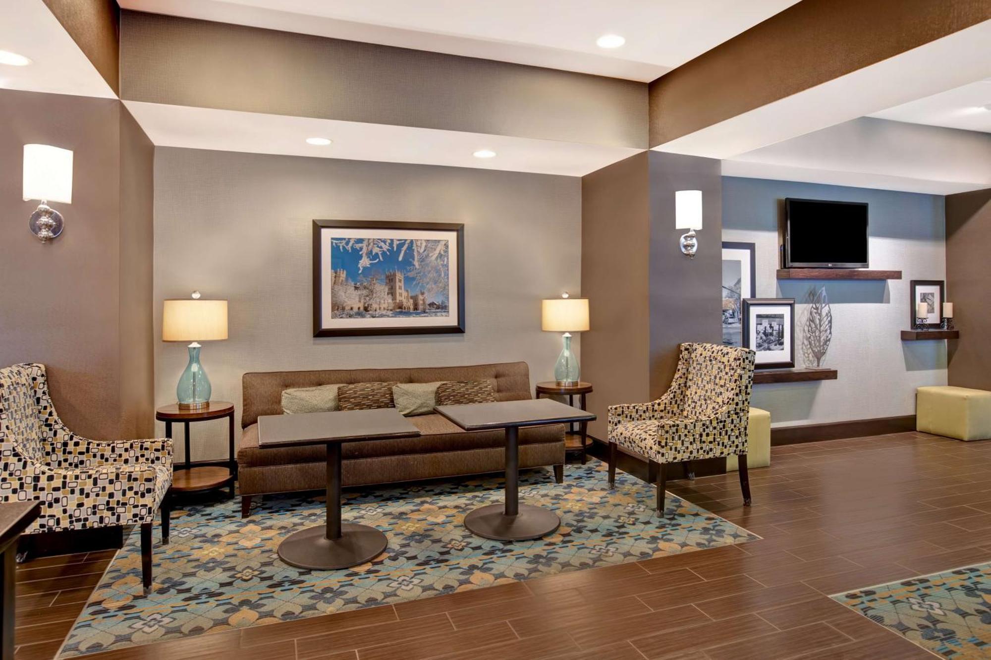 Hampton Inn Dekalb - Near The University Екстериор снимка