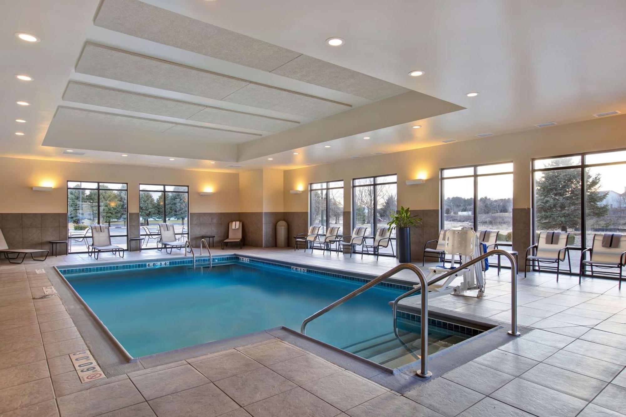 Hampton Inn Dekalb - Near The University Екстериор снимка