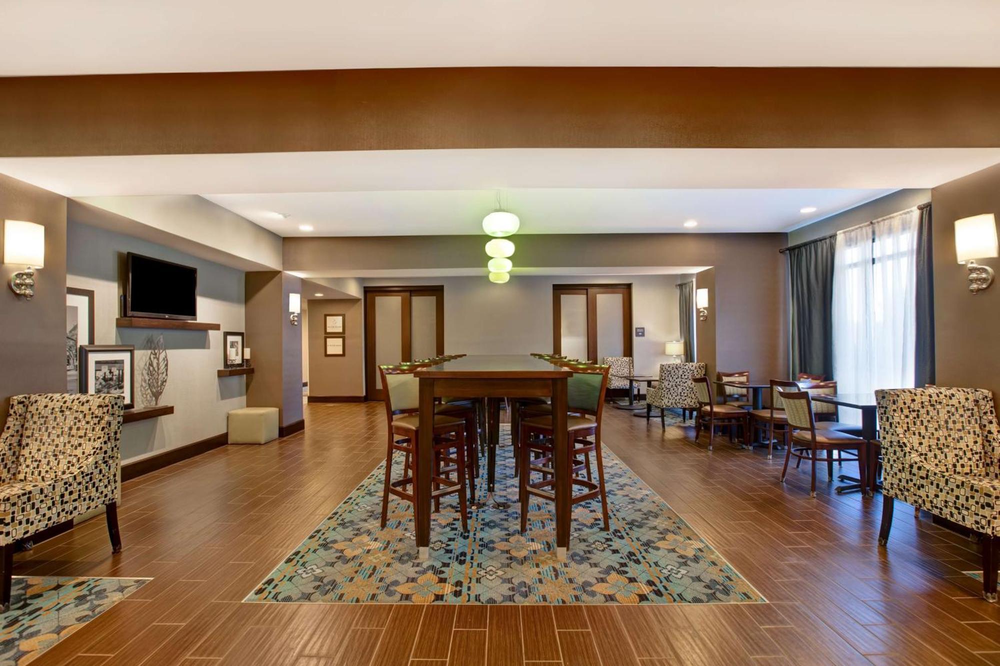 Hampton Inn Dekalb - Near The University Екстериор снимка