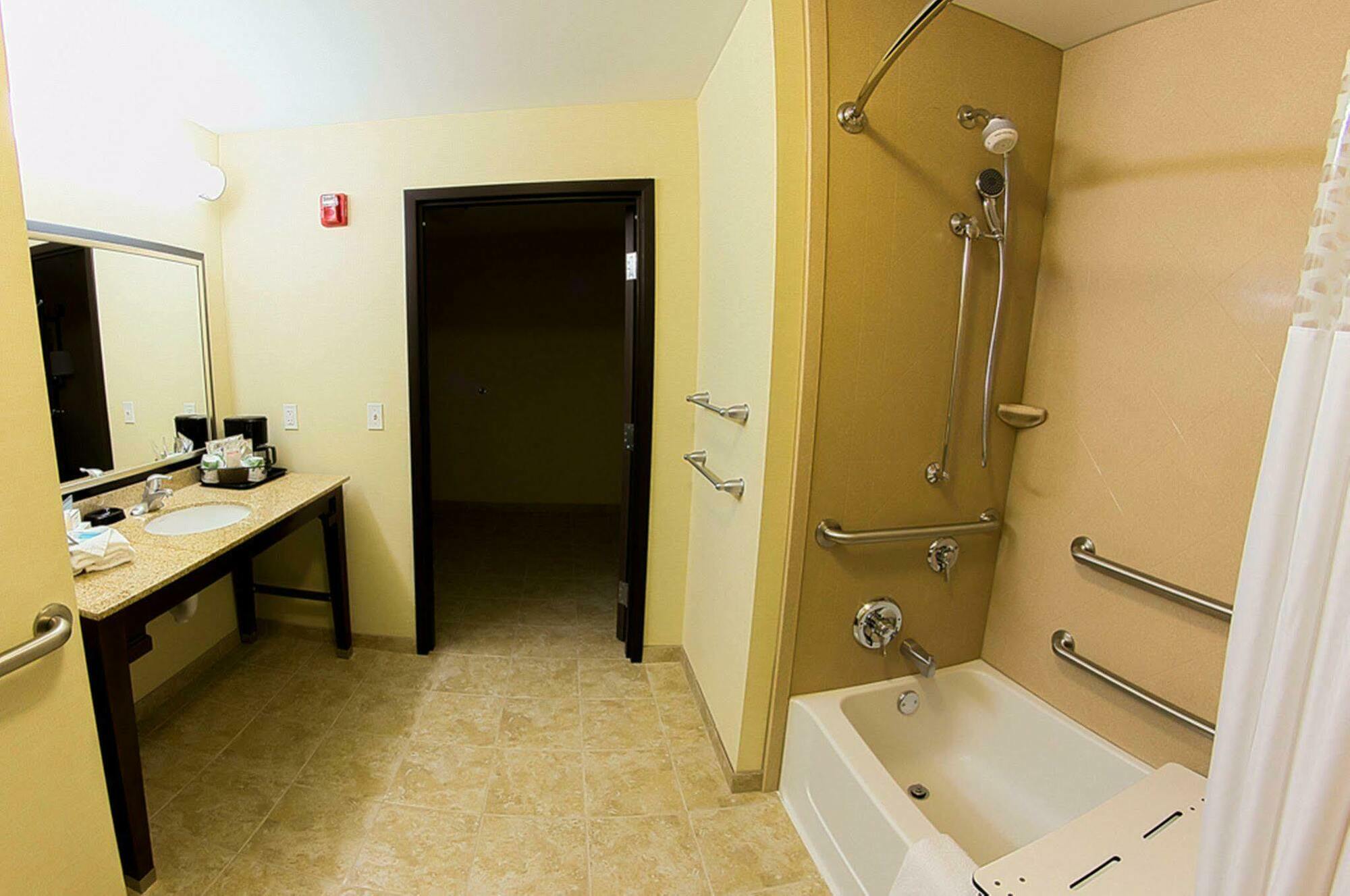 Hampton Inn Dekalb - Near The University Екстериор снимка